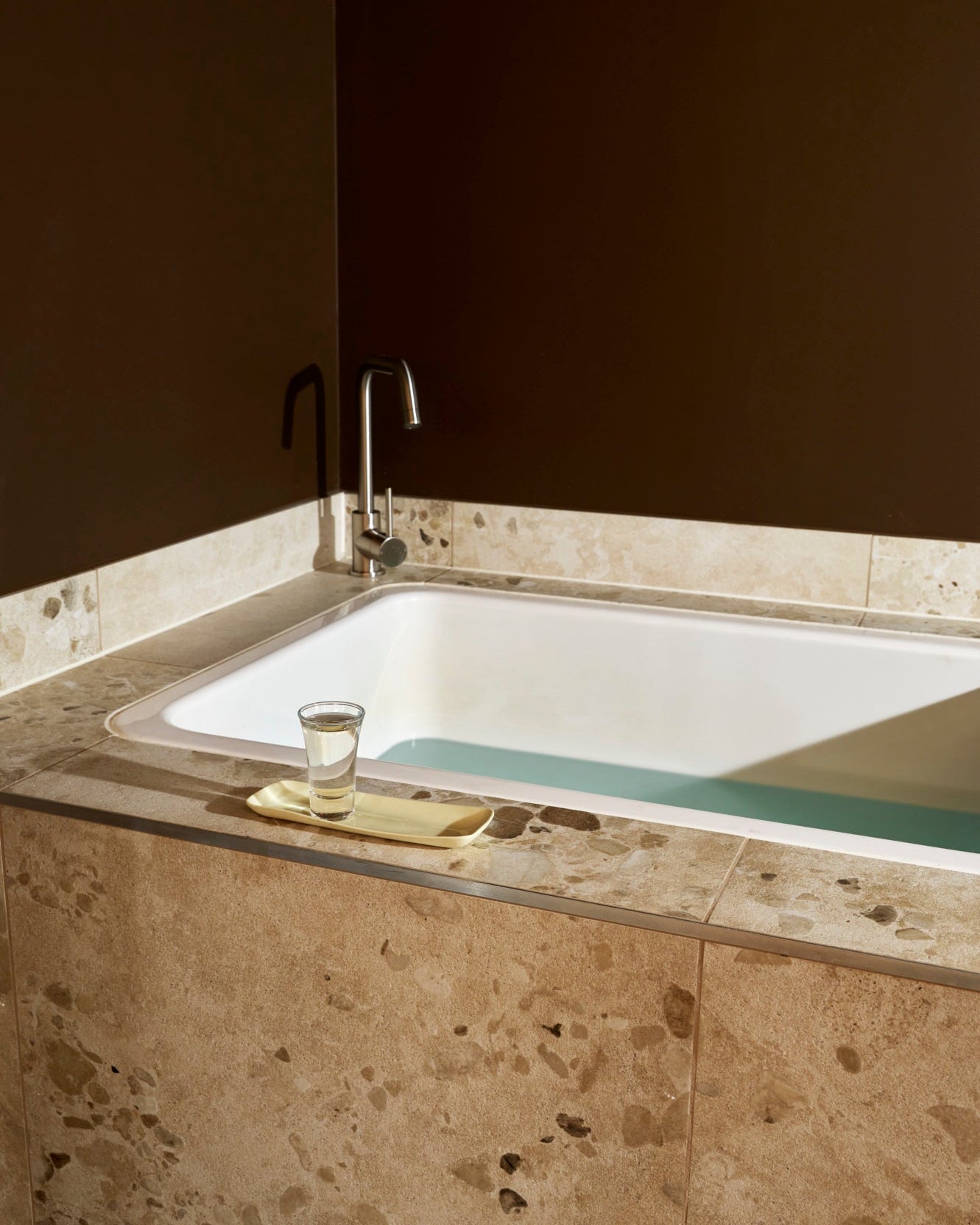 Ice bath with tap and cold water